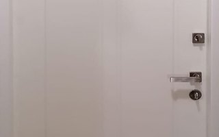 дверь металлическая в загородный дом с отделкой МДФ, с двумя замками