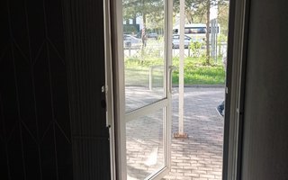 стальная раздвижная дверь для офисного помещения