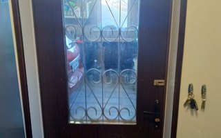 внутренняя сторона стальной двери в котельную, модель ДКТ-30 с решеткой и стеклопакетом