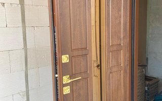 дверь входная с тройным стеклопакетом в подъезд